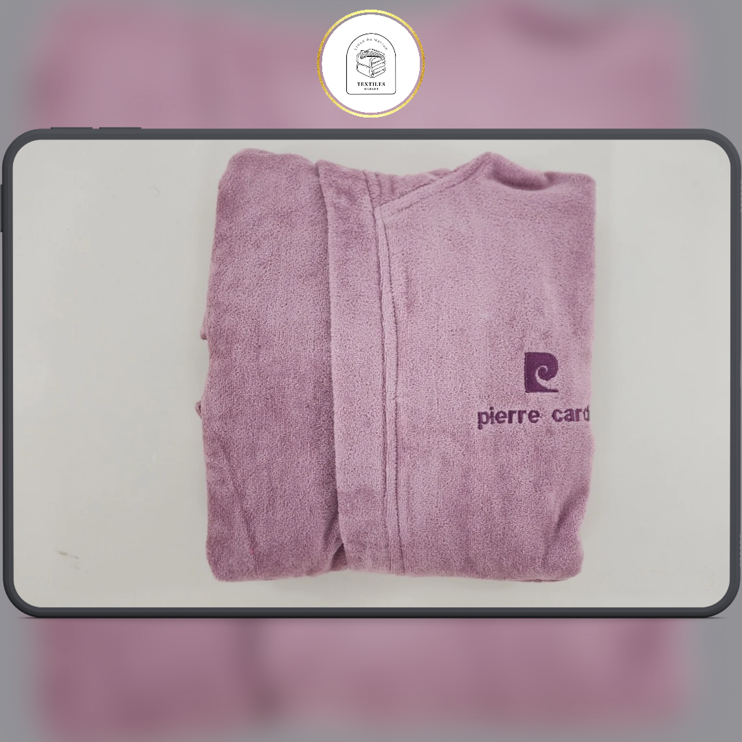 Children's bathrobe
Pierre Cardin