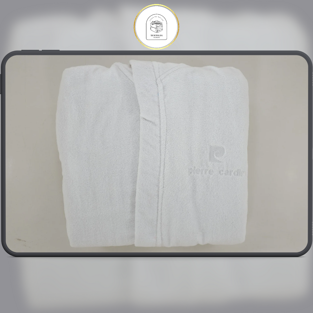 Children's bathrobe
Pierre Cardin